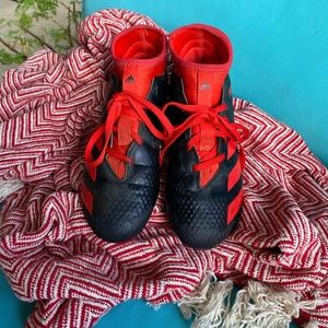 Big boys Adidas Predator soccer cleats